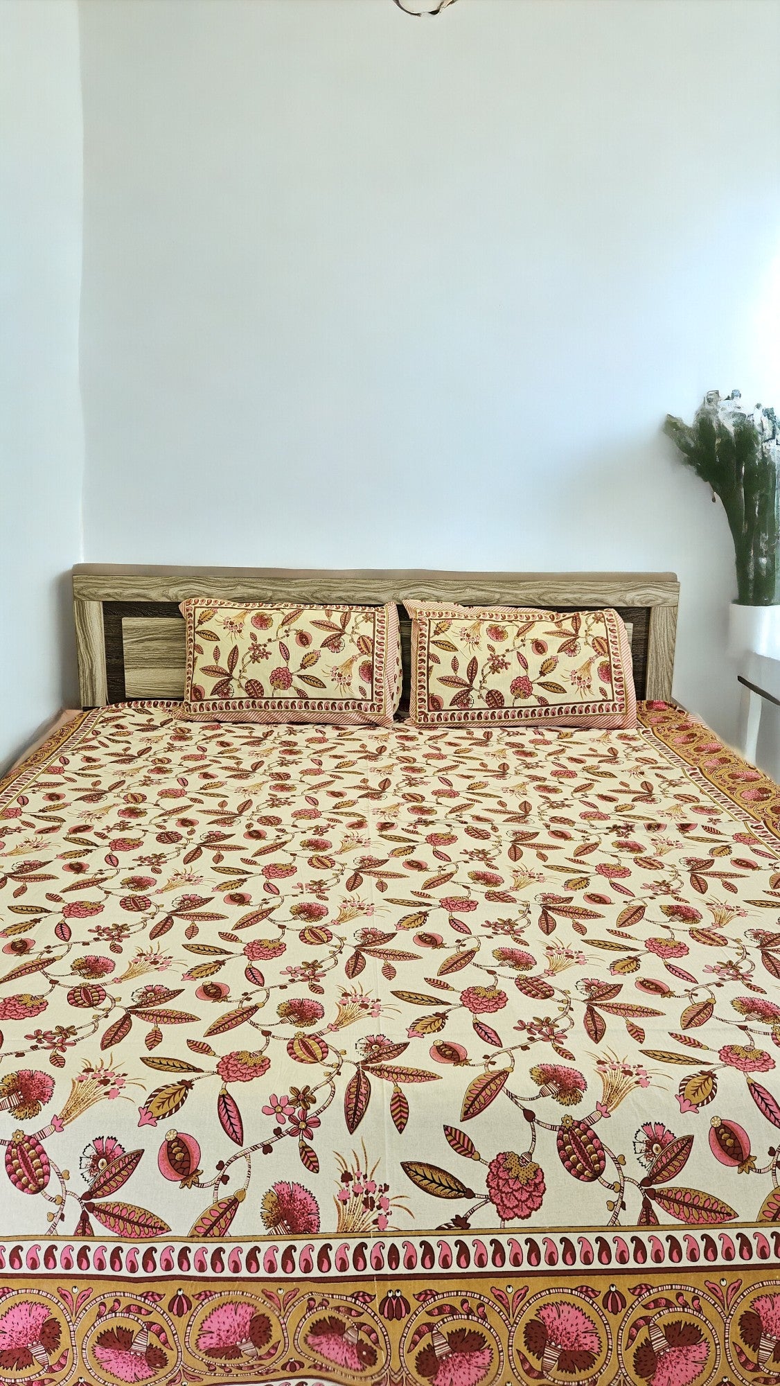 Peach Leaf Double Bedsheet with 2 Pillow Cover
