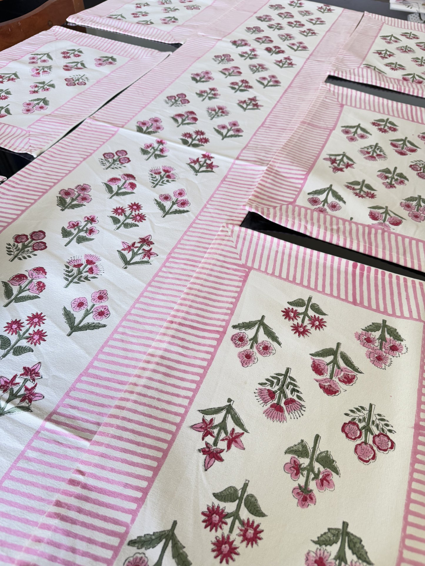 RED PINK BORDER DECORATIVE  FESTIVE COTTON RUNNER AND MAT (1+6)