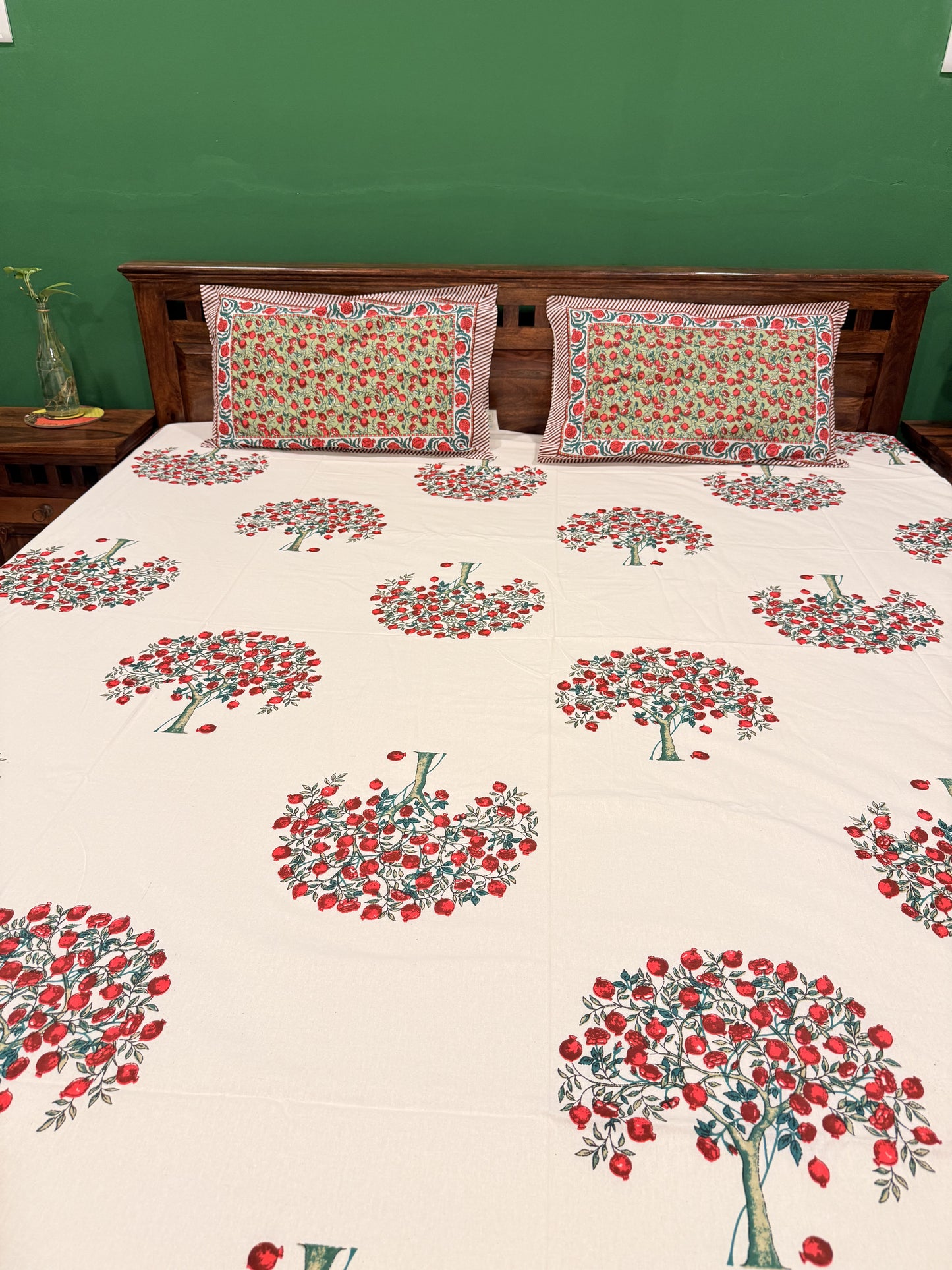 Red Bunch Floral Premium Cotton Double Handblock Bedsheet