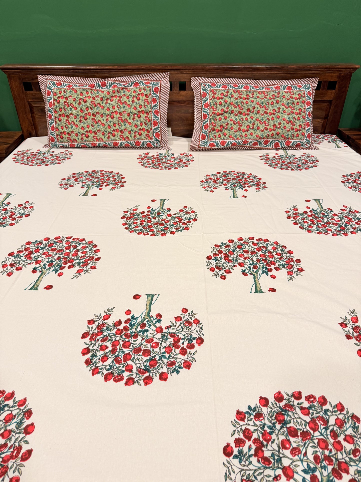 Red Bunch Floral Premium Cotton Double Handblock Bedsheet