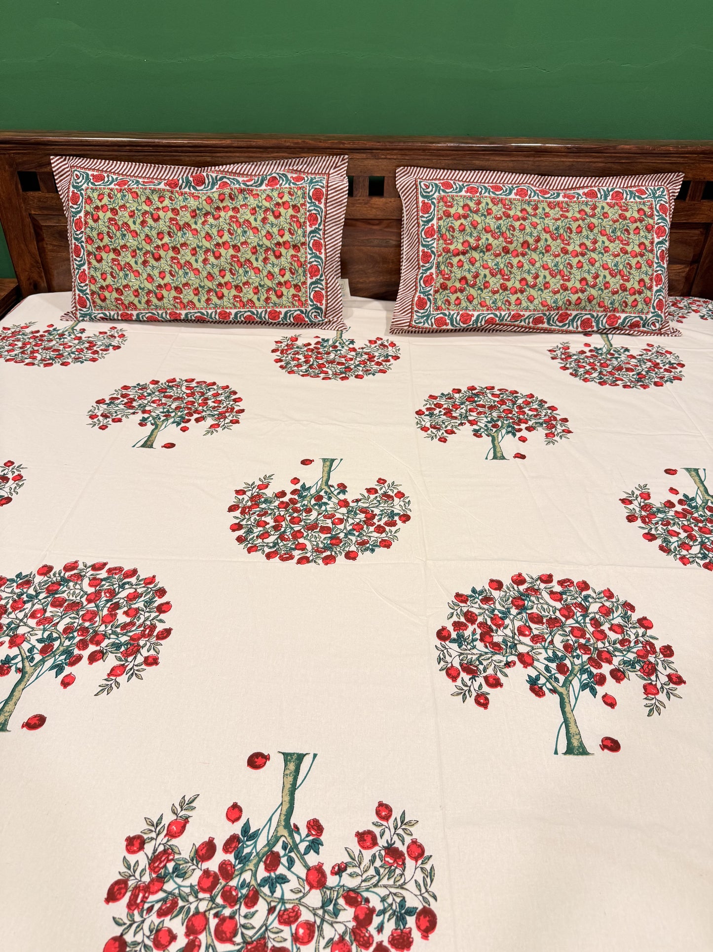 Red Bunch Floral Premium Cotton Double Handblock Bedsheet
