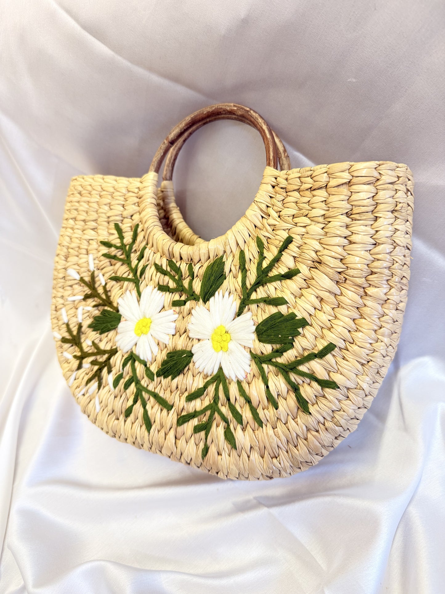 White Daisy U-Shaped Kauna Embroidery Bag