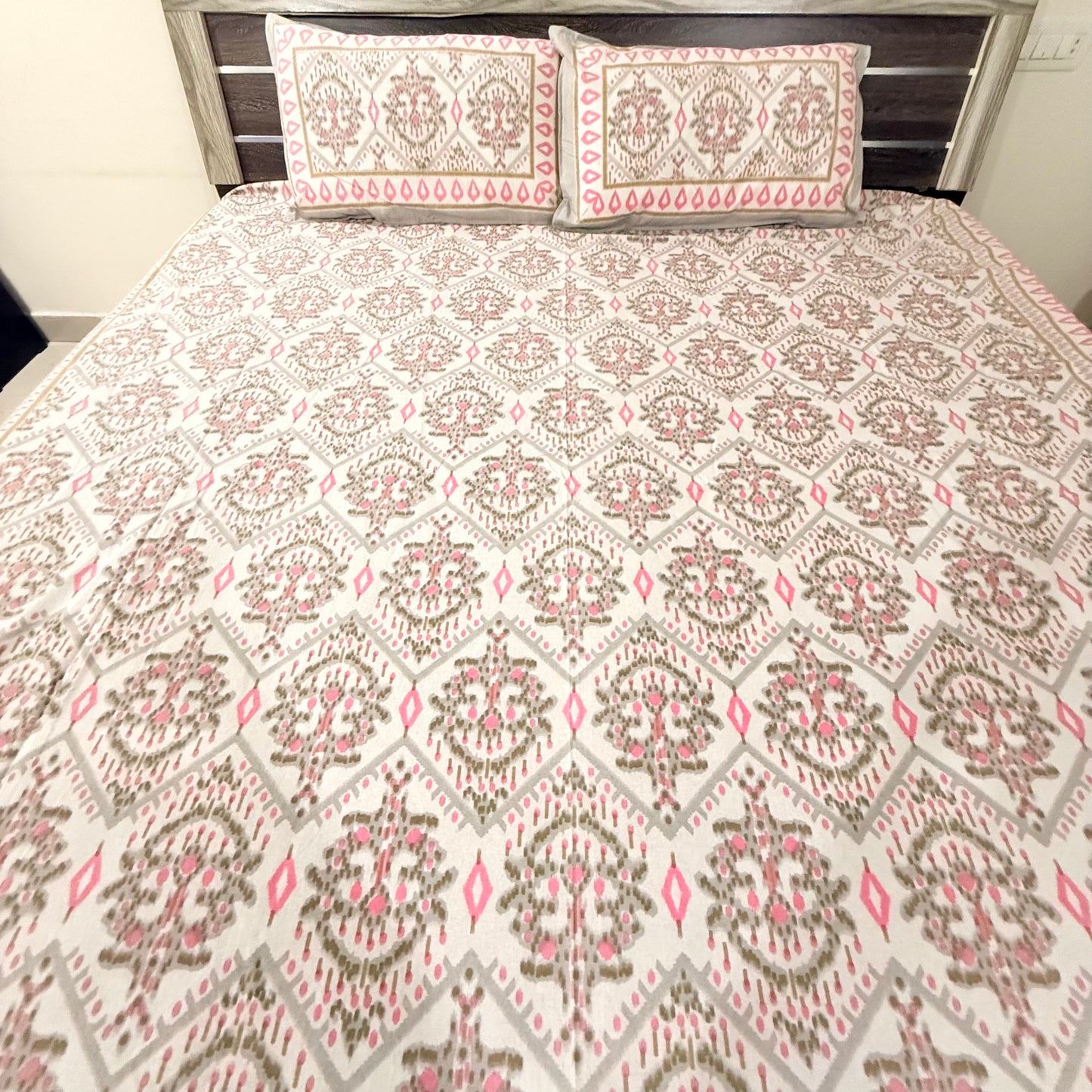 Pink Geometric cotton Double Bedsheet