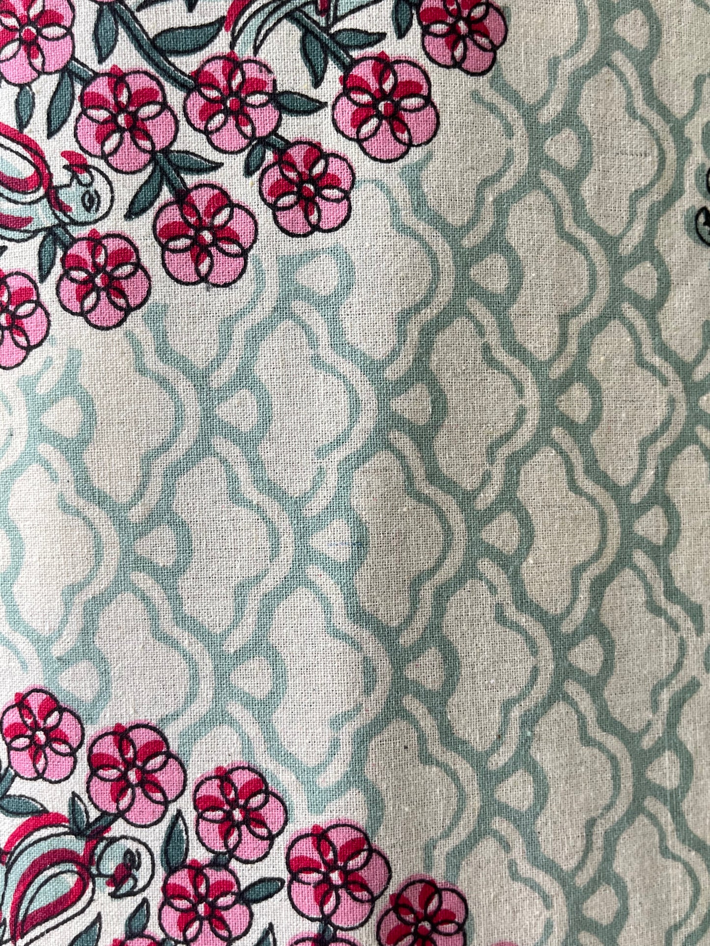 Leaf Print Double Bedsheet with 2 Pillow Cover