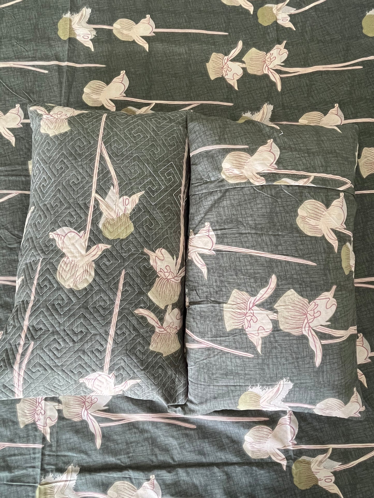 Green Floral Double Bedsheet with 2 Quilted Pillows Covers