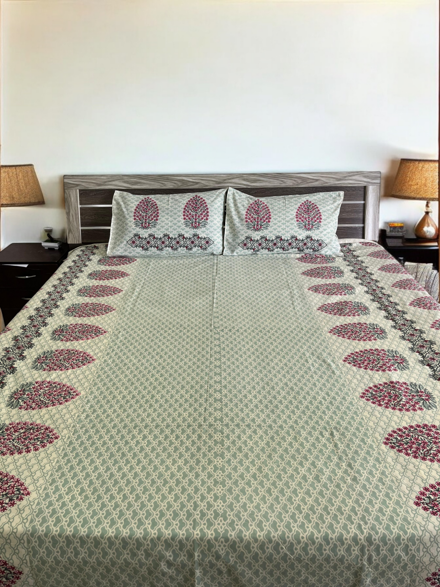 Leaf Print Double Bedsheet with 2 Pillow Cover