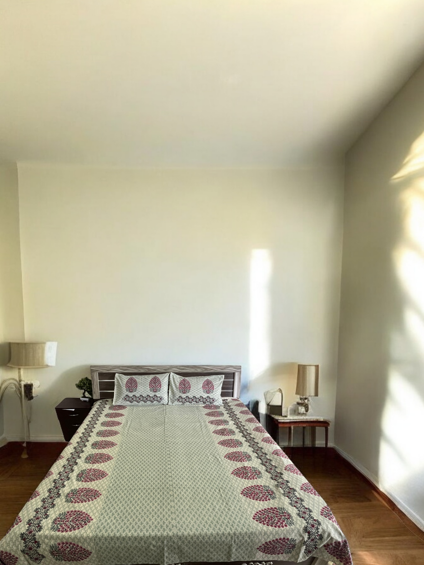 Leaf Print Double Bedsheet with 2 Pillow Cover