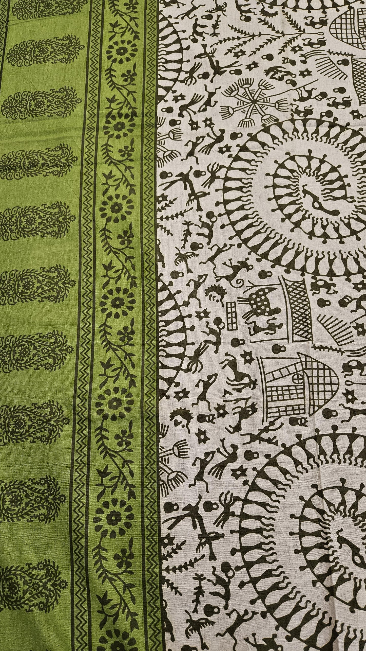 Tribal Print Double Bedsheet with 2 Pillow Cover
