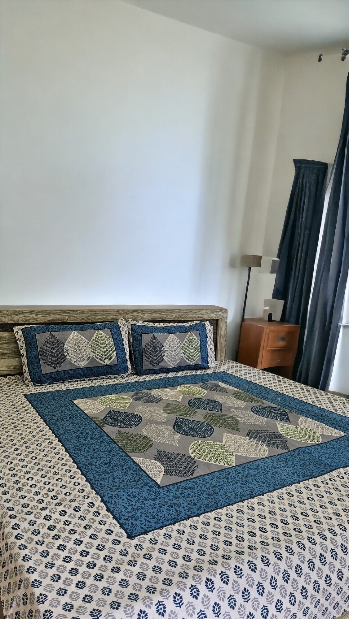 Leaf Design Double Bedsheet with 2 Pillow Cover