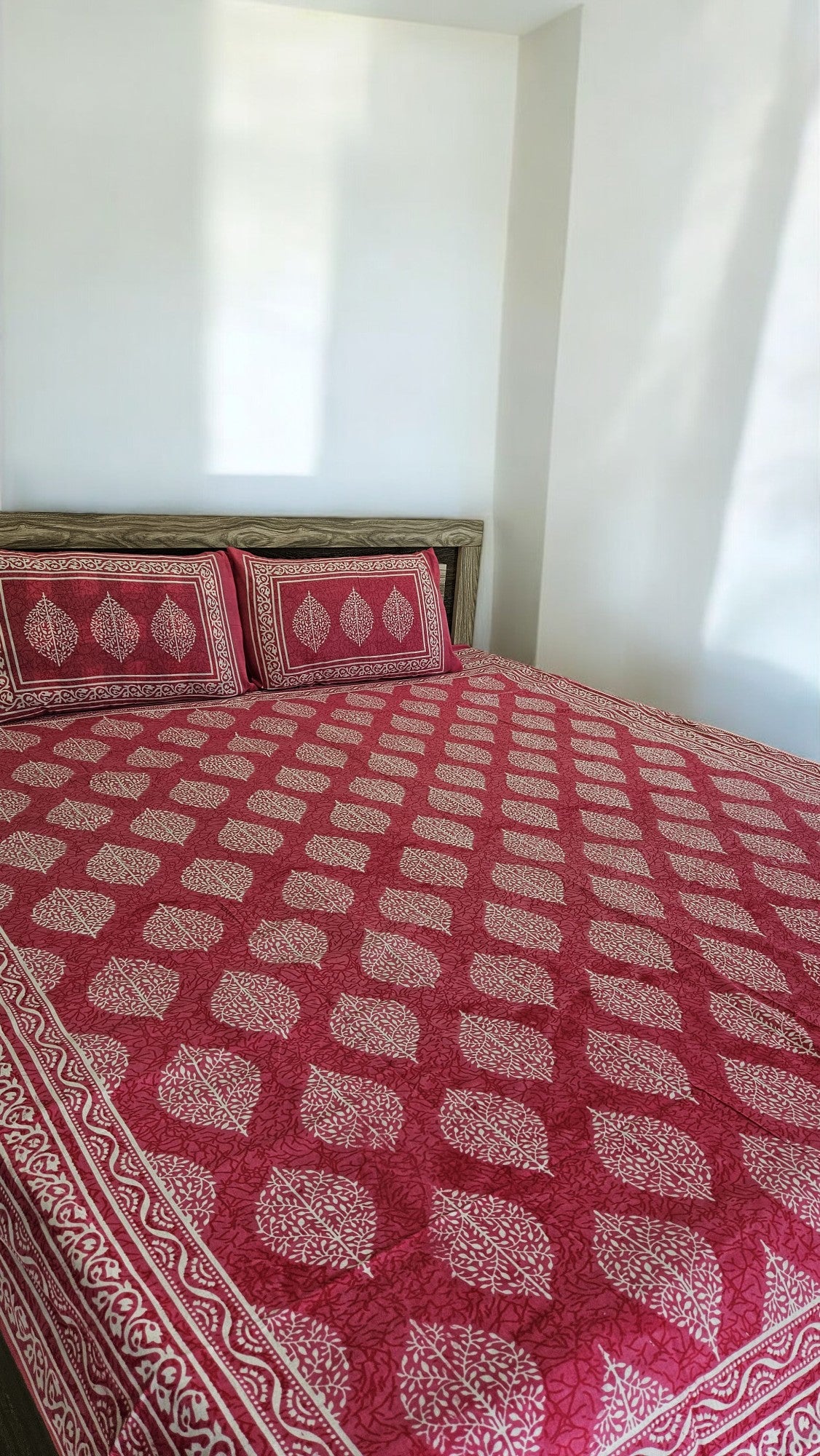 Pink Print Double Bedsheet with 2 Pillow Cover