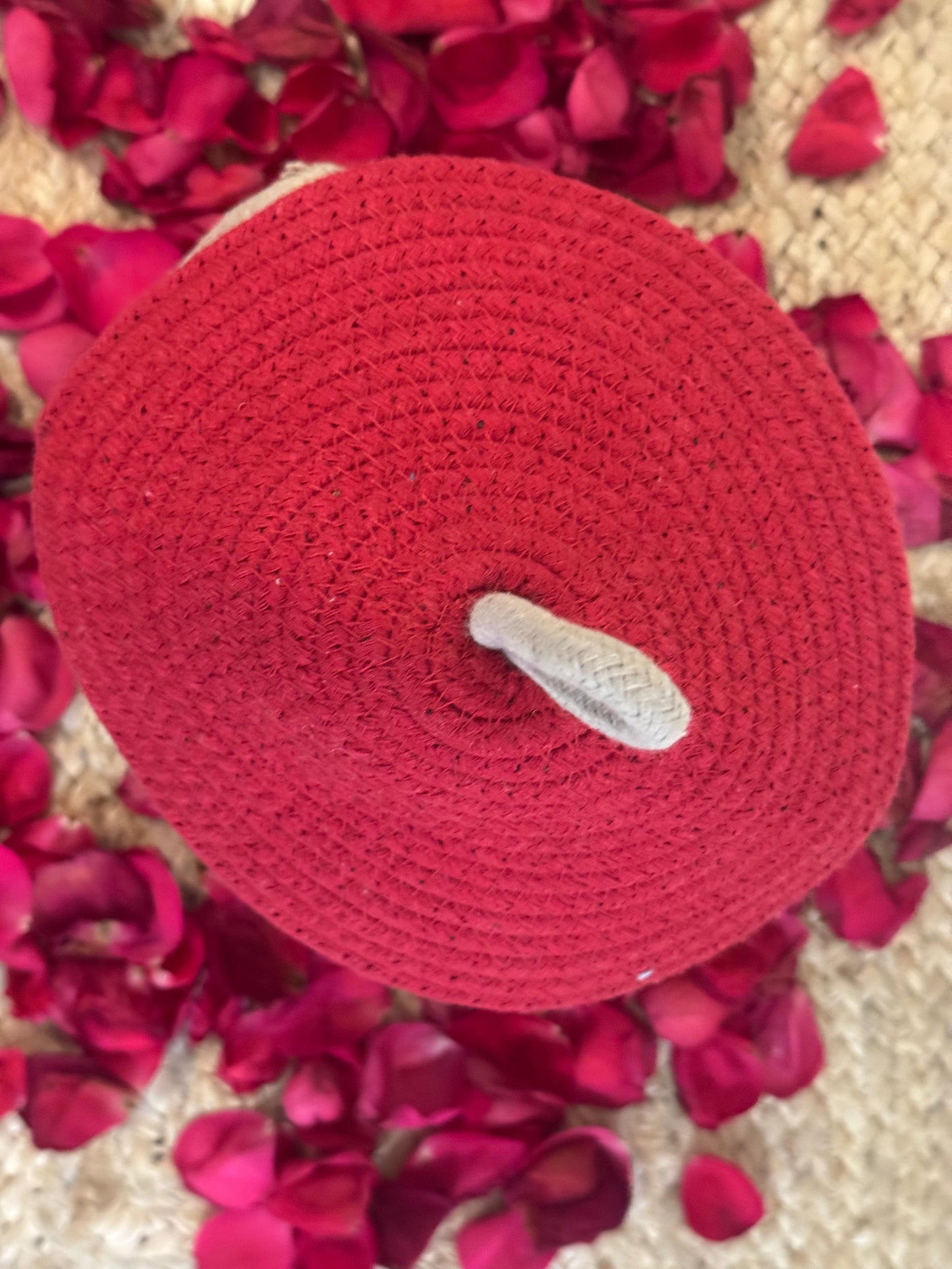 Beige and Red Hat Organiser with Cover – Stylish and Functional Storage Solution
