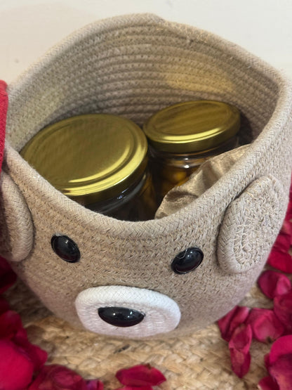 Beige and Red Hat Organiser with Cover – Stylish and Functional Storage Solution