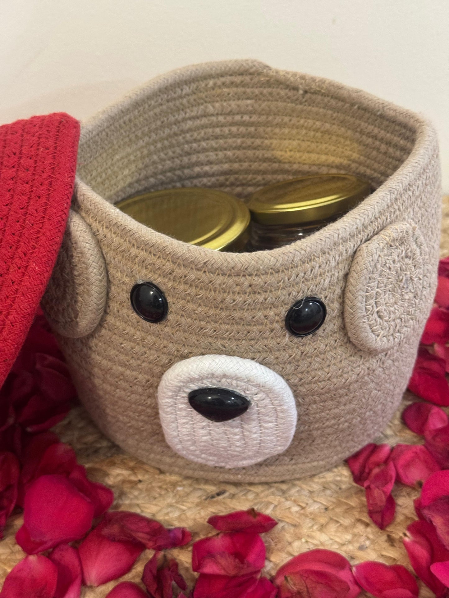 Beige and Red Hat Organiser with Cover – Stylish and Functional Storage Solution