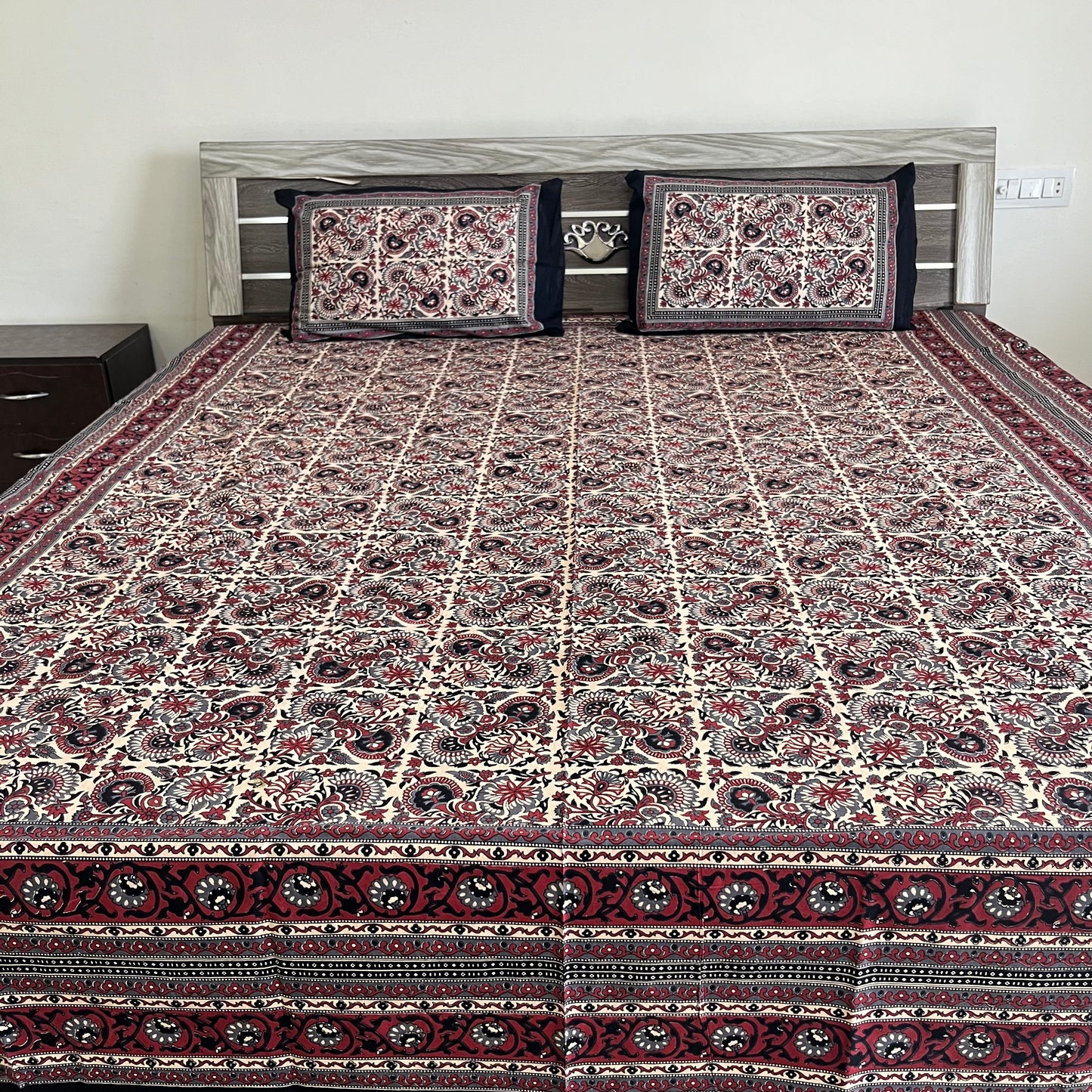 Black floral Kalamkari Bedsheet with 2 Pillow covers
