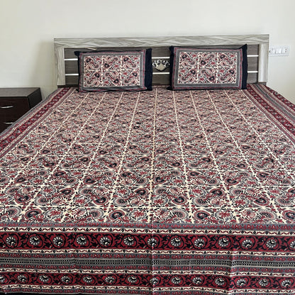 Black floral Kalamkari Bedsheet with 2 Pillow covers