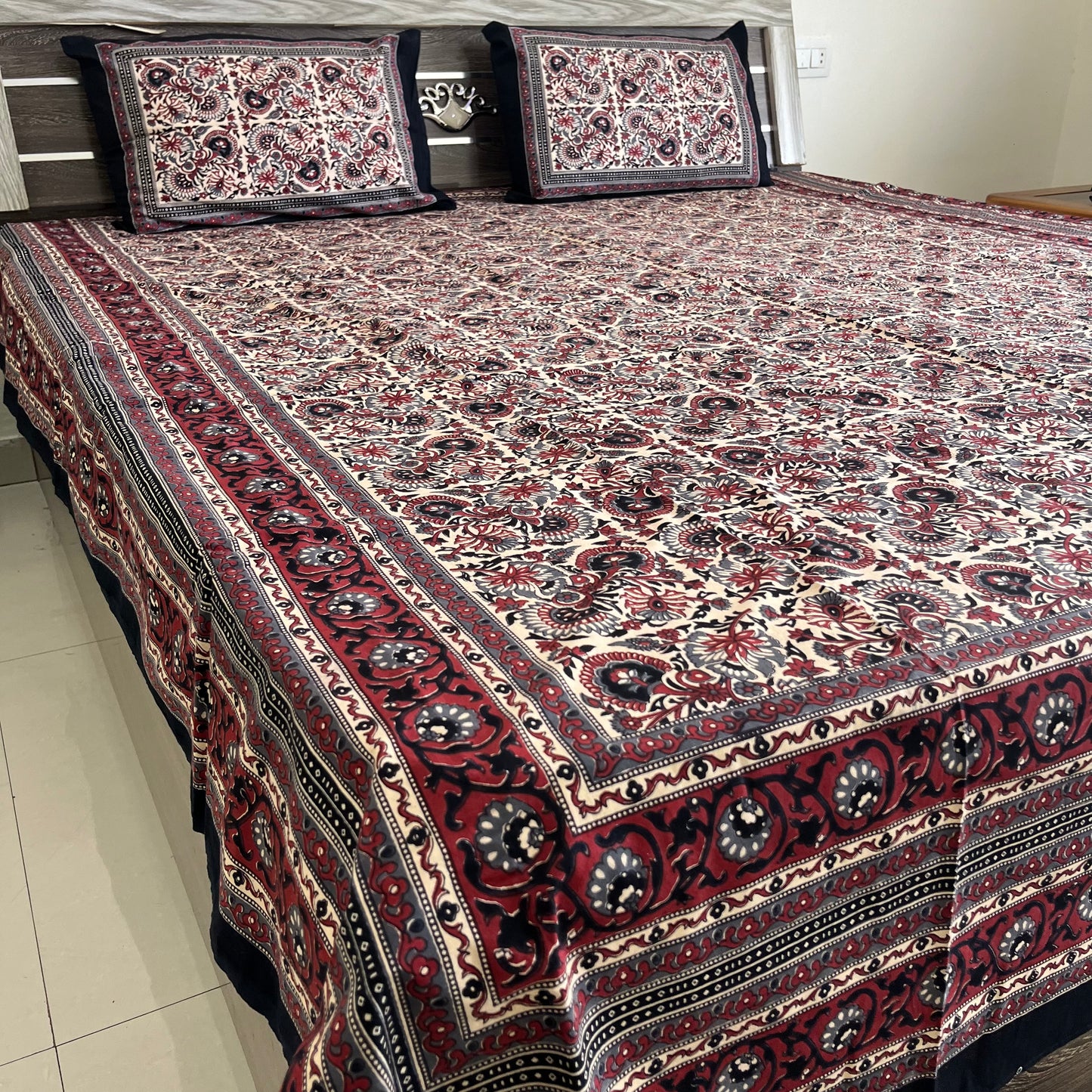 Black floral Kalamkari Bedsheet with 2 Pillow covers