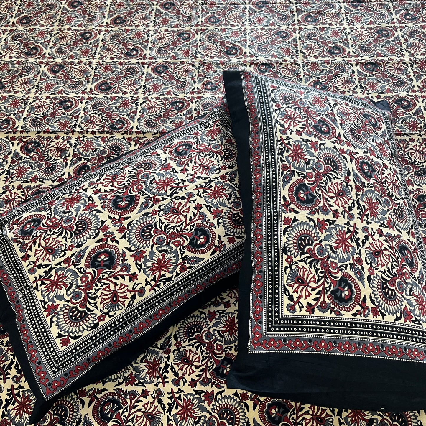 Black floral Kalamkari Bedsheet with 2 Pillow covers