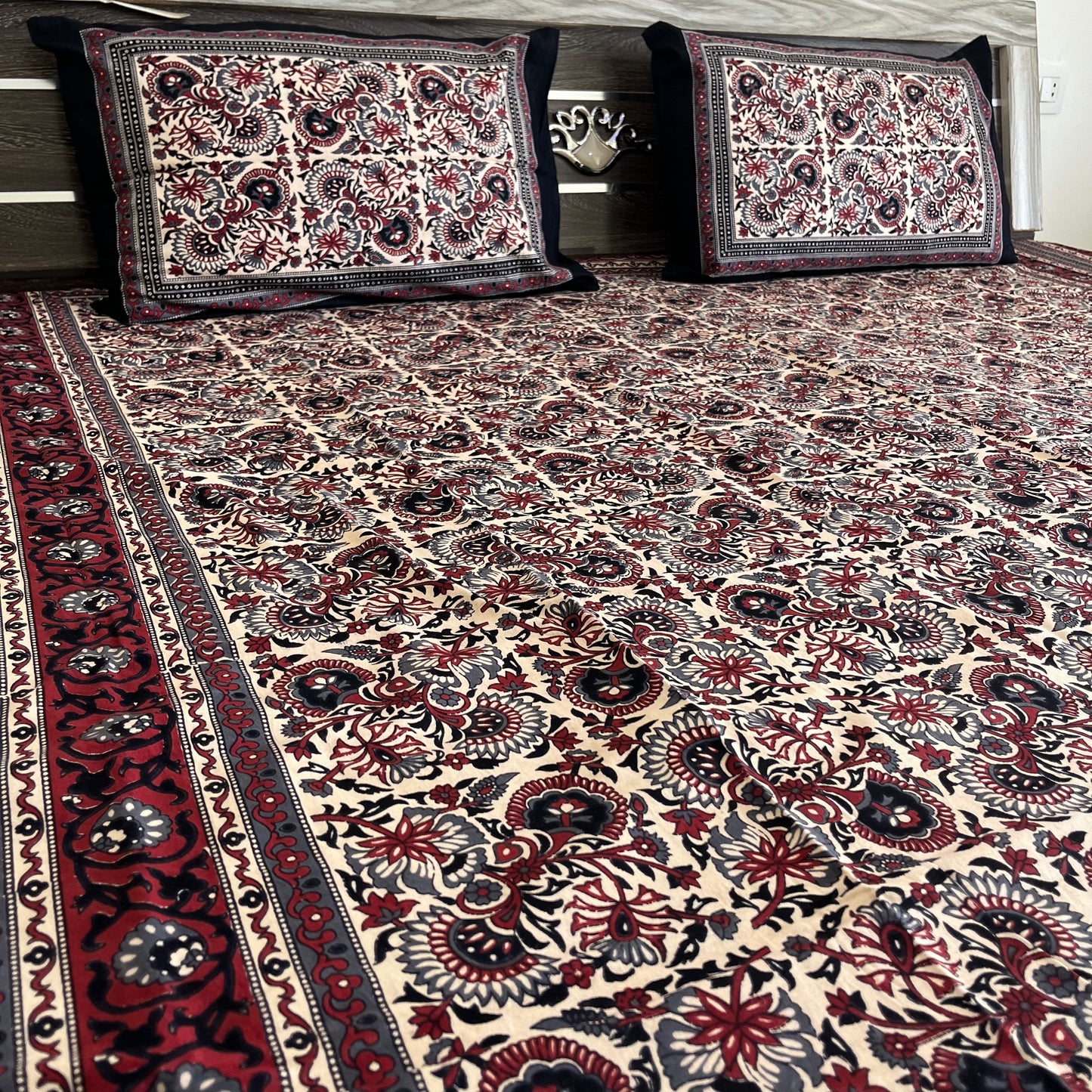 Black floral Kalamkari Bedsheet with 2 Pillow covers