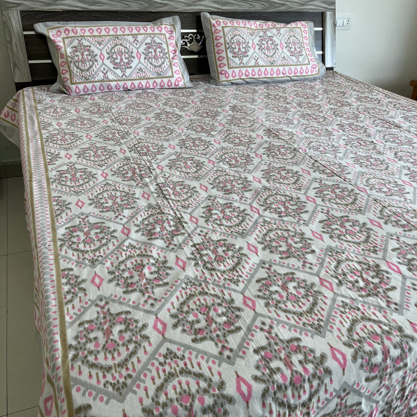 Ikkat Grey Double Bedsheet with 2 Pillow covers