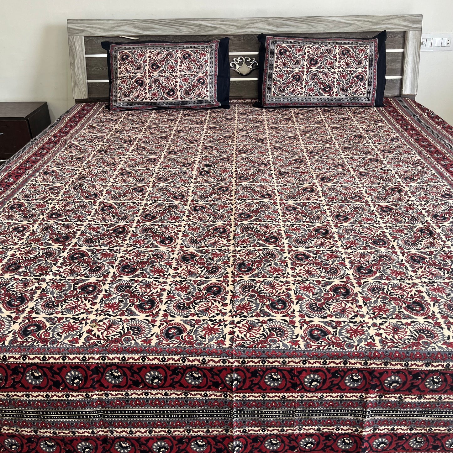 Black floral Kalamkari Bedsheet with 2 Pillow covers