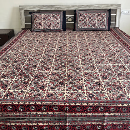 Black floral Kalamkari Bedsheet with 2 Pillow covers