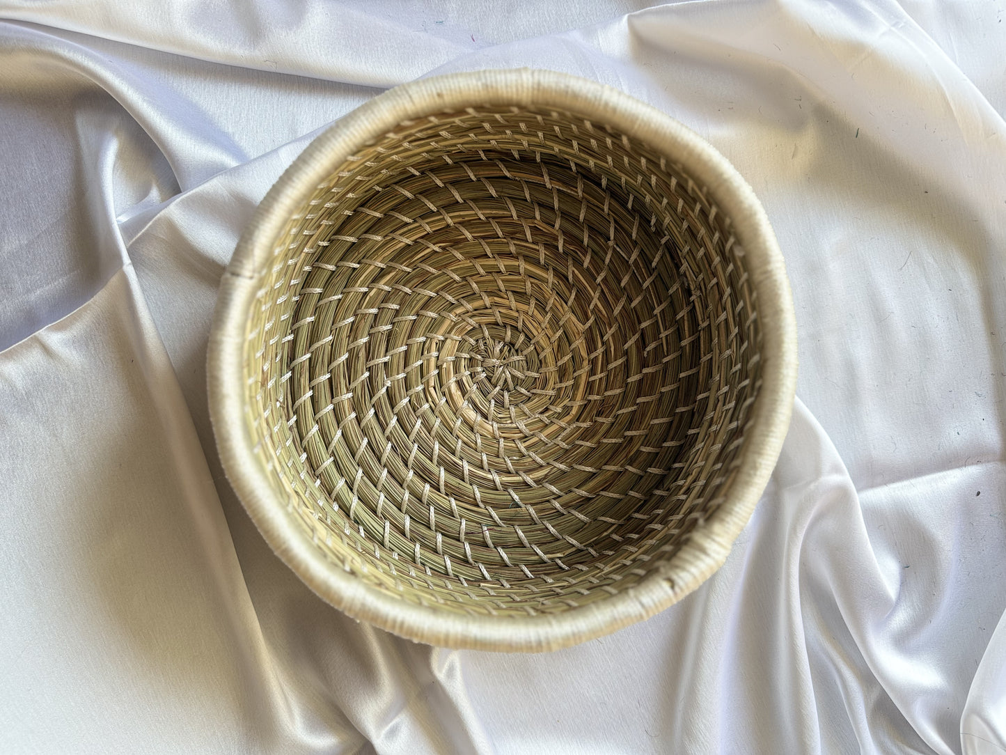 Medium White Hand-Crafted Sabai Grass Jute Organiser