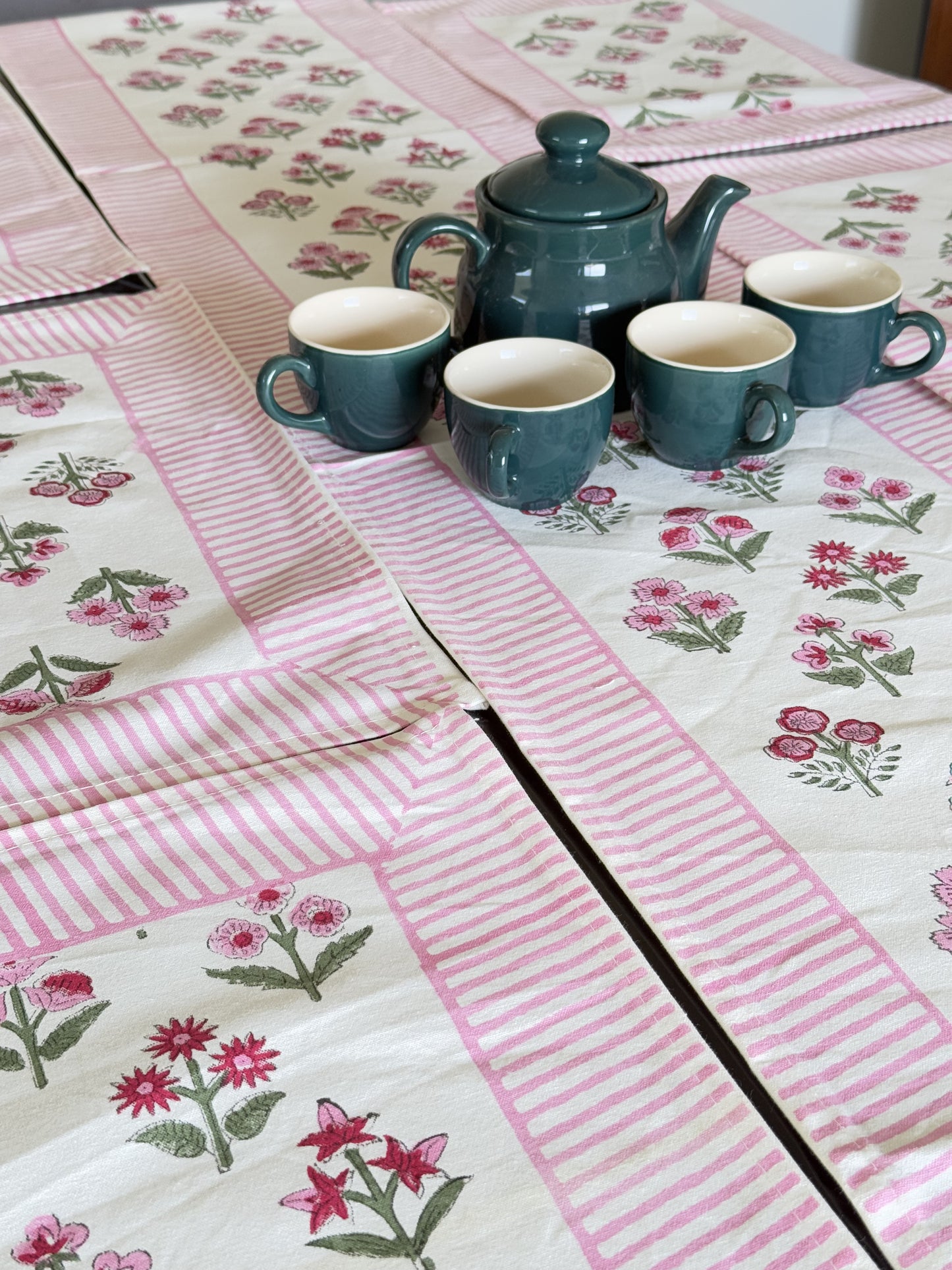 RED PINK BORDER DECORATIVE  FESTIVE COTTON RUNNER AND MAT (1+6)