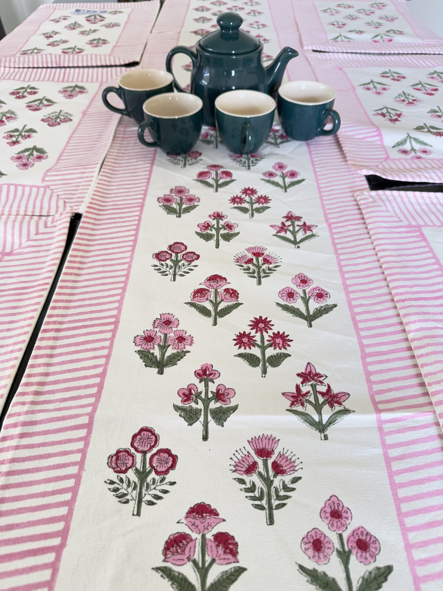 RED PINK BORDER DECORATIVE  FESTIVE COTTON RUNNER AND MAT (1+6)