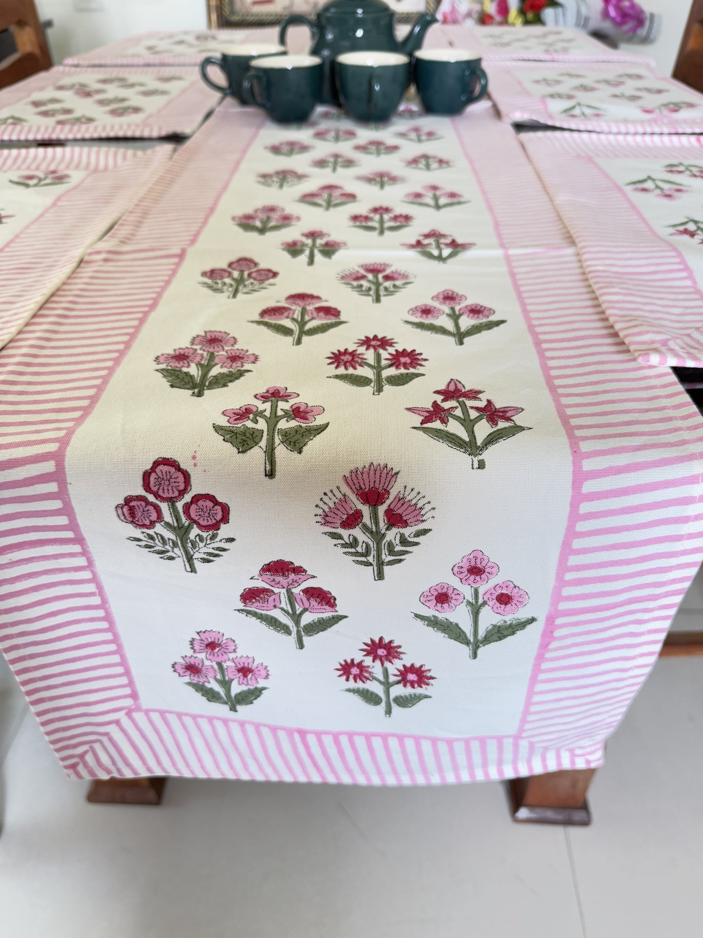 RED PINK BORDER DECORATIVE  FESTIVE COTTON RUNNER AND MAT (1+6)