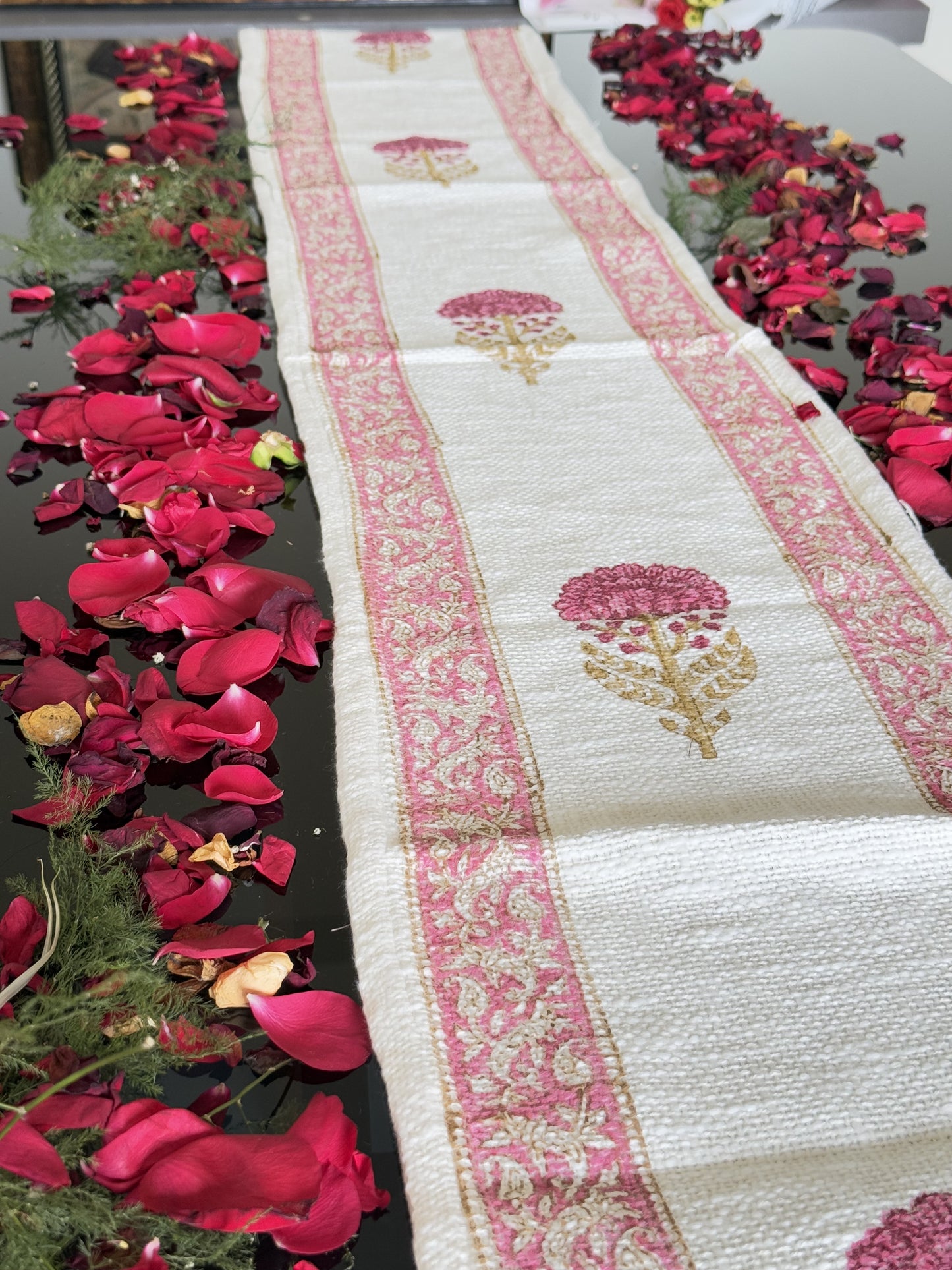 Pink Single Flower with Boarder Handblock Premium Jute Table Runner