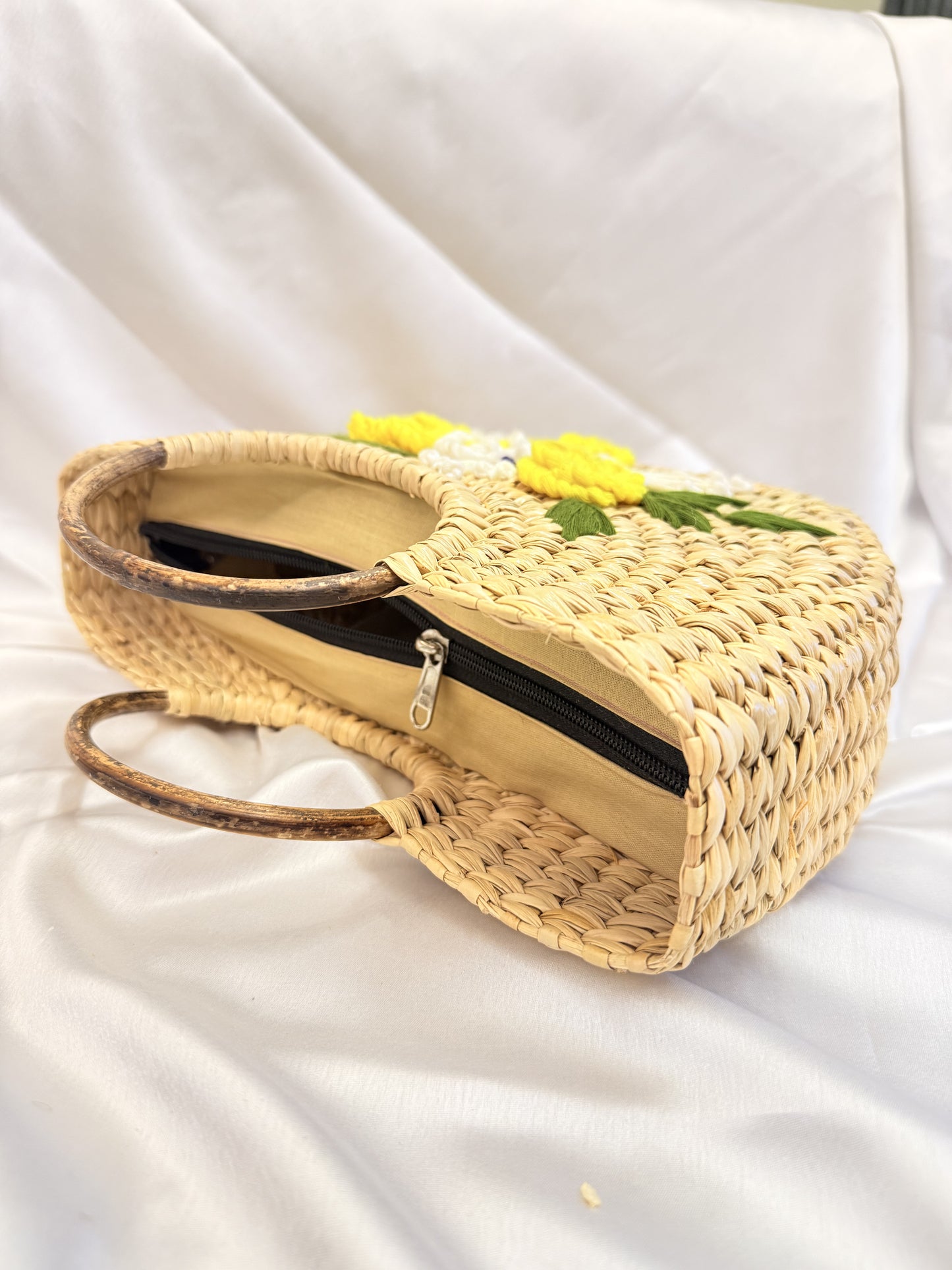 Yellow White Daisy U-Shaped Kauna Embroidery Bag