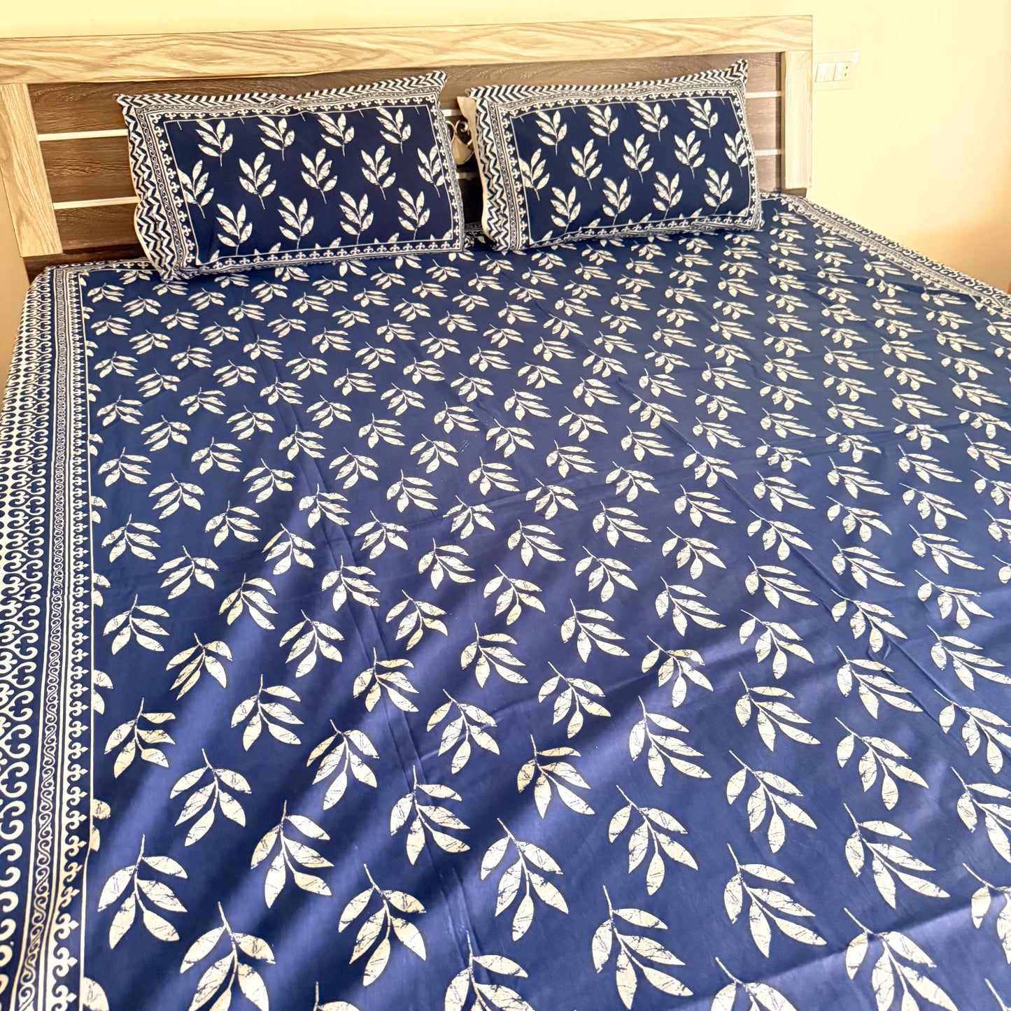 Leaflet Cotton Indigo Bedsheet