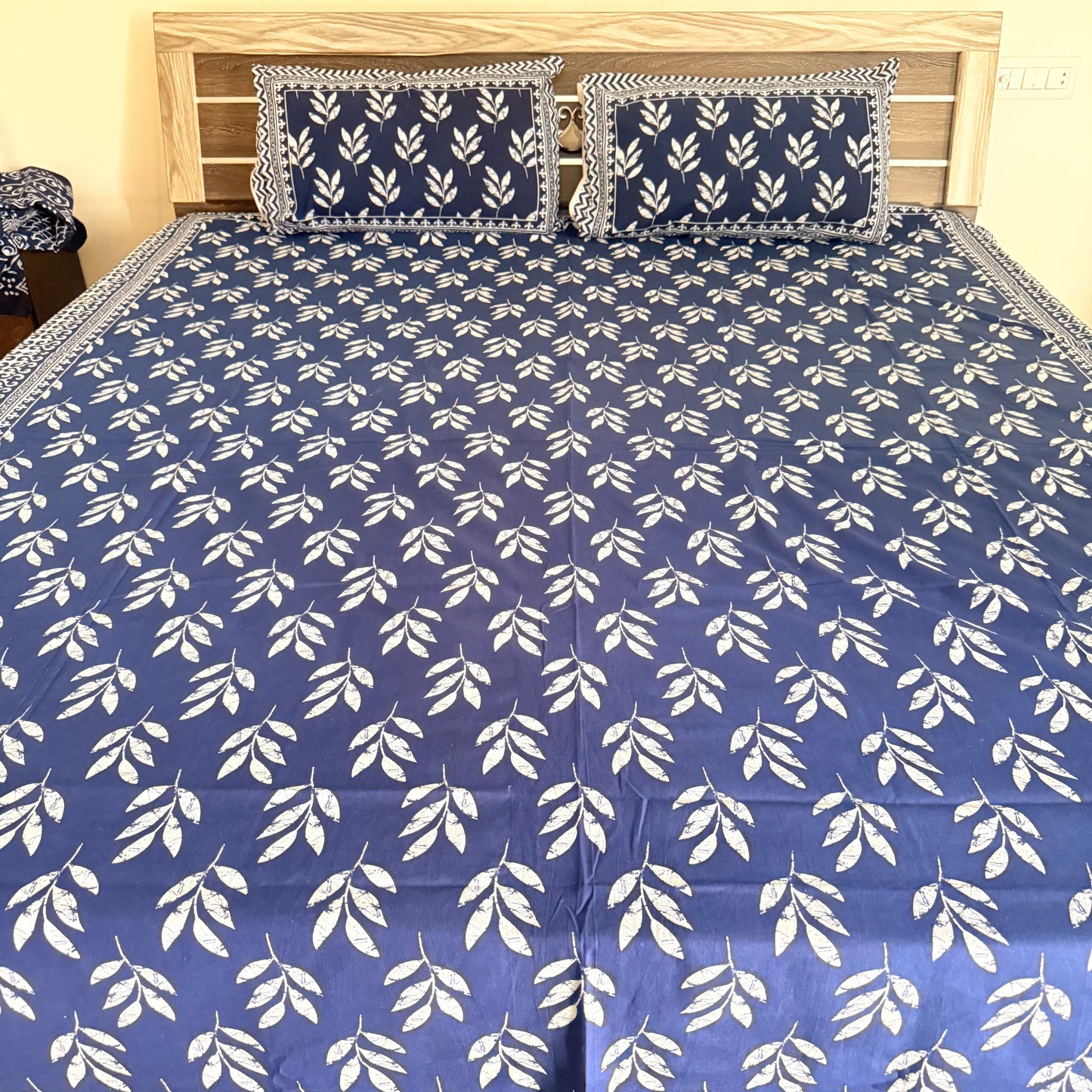 Leaflet Cotton Indigo Bedsheet