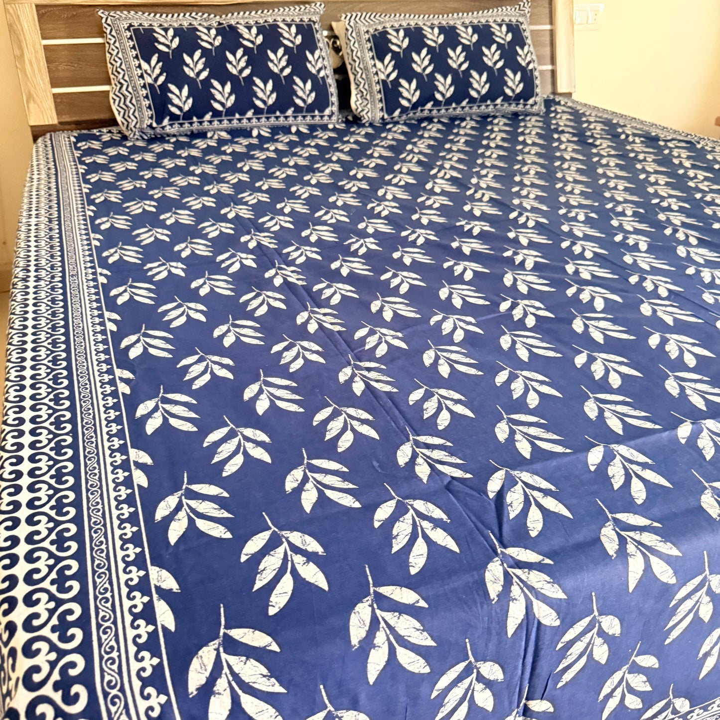 Leaflet Cotton Indigo Bedsheet