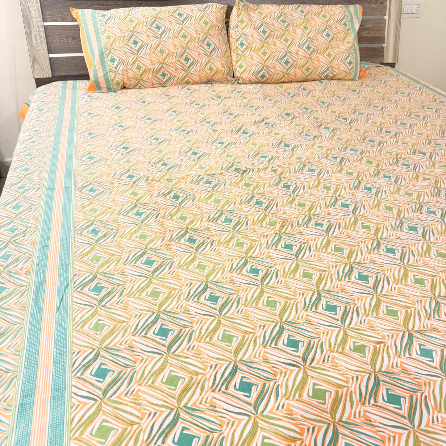 Ikkat cotton Double Bedsheet with two Pillow covers