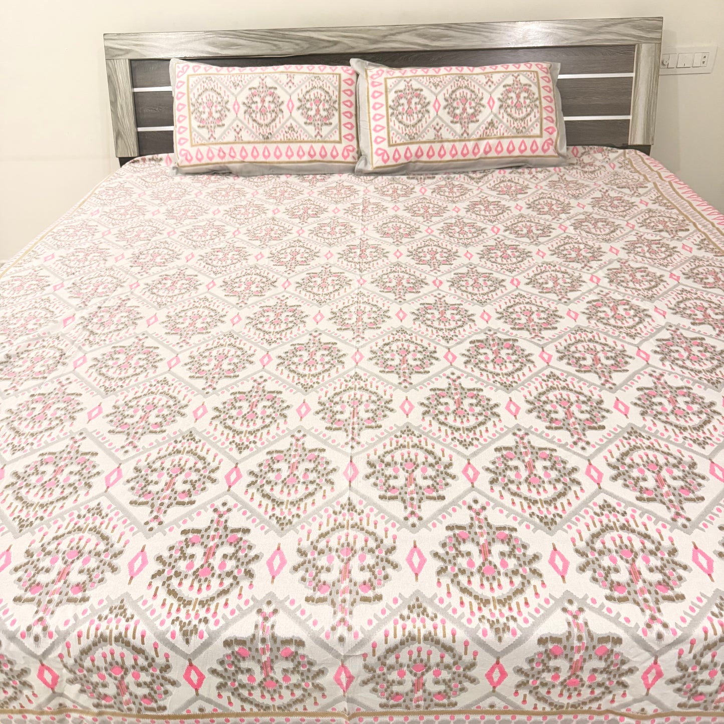 Pink Geometric cotton Double Bedsheet