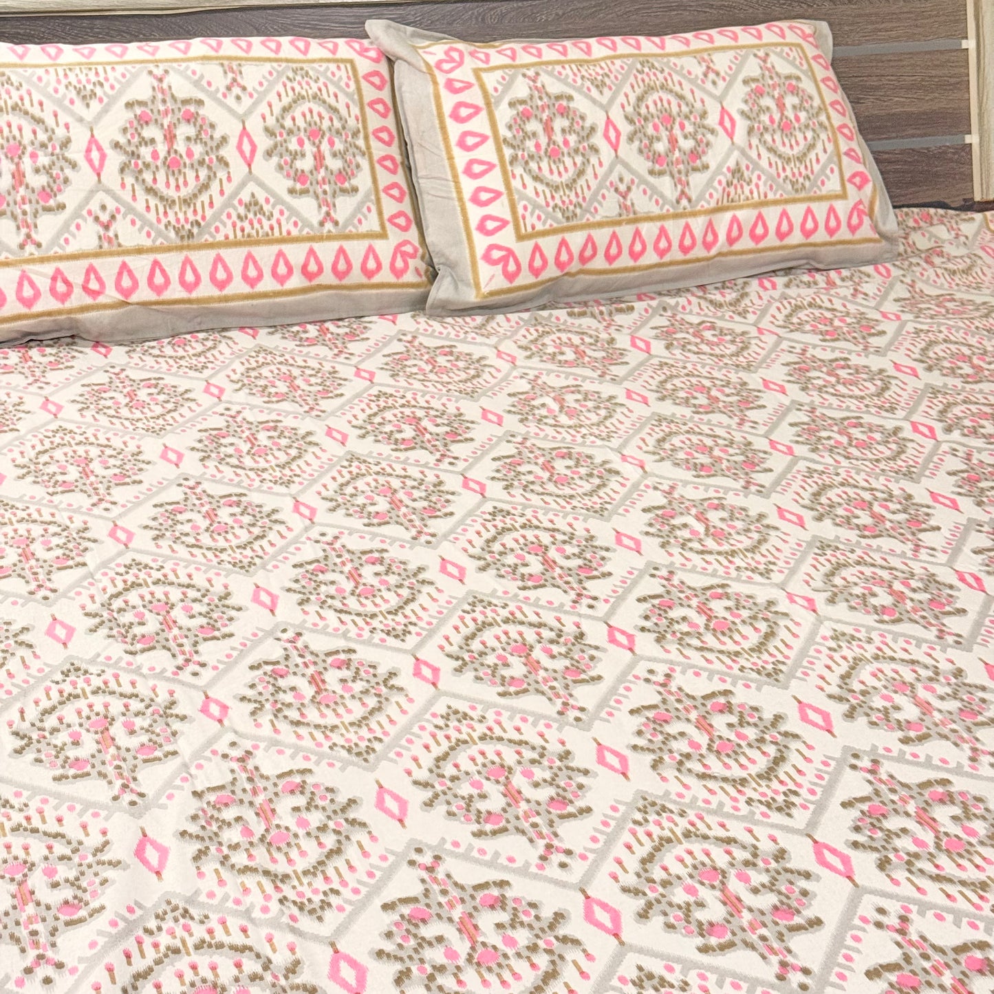 Pink Geometric cotton Double Bedsheet