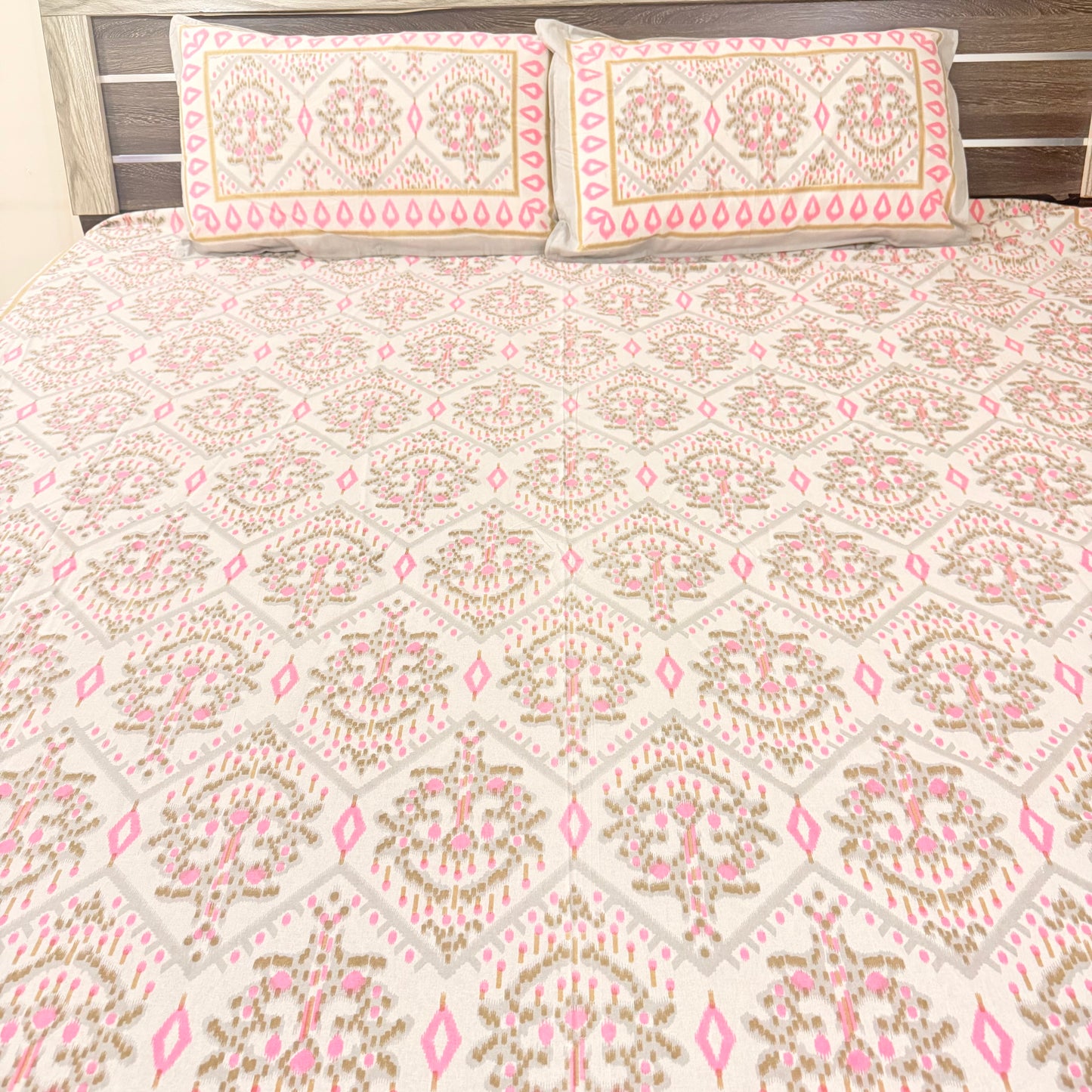 Pink Geometric cotton Double Bedsheet