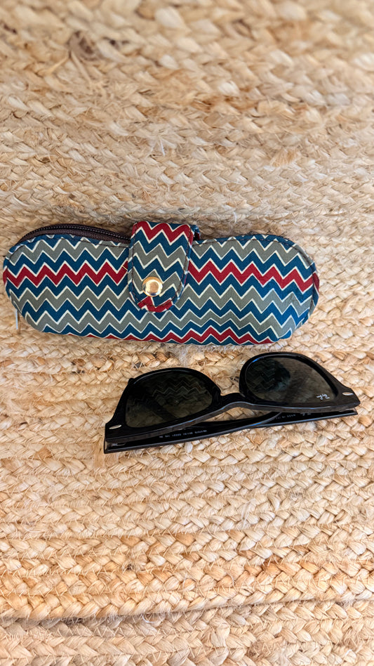 Abstract wave goggle case