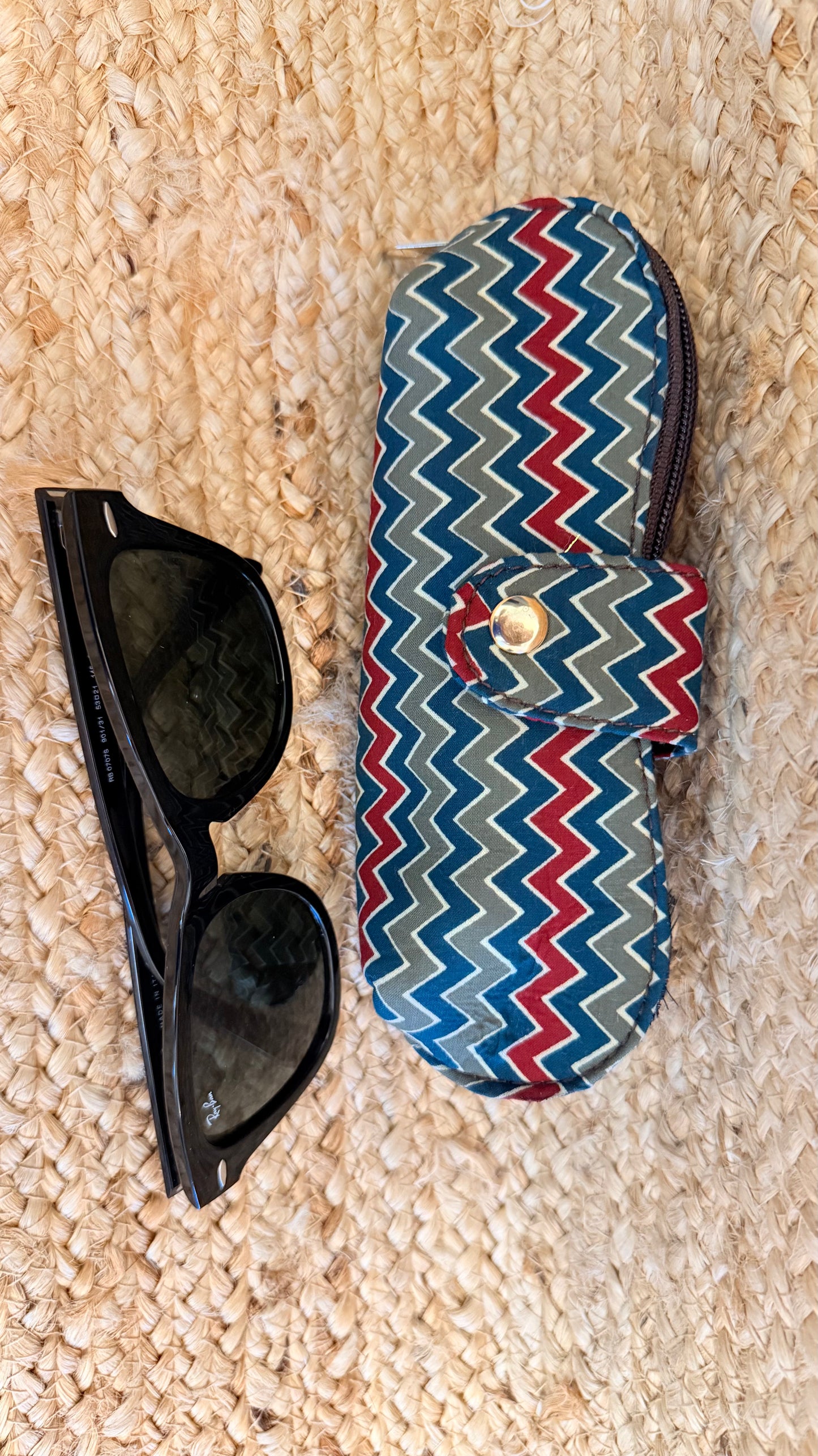 Abstract wave goggle case