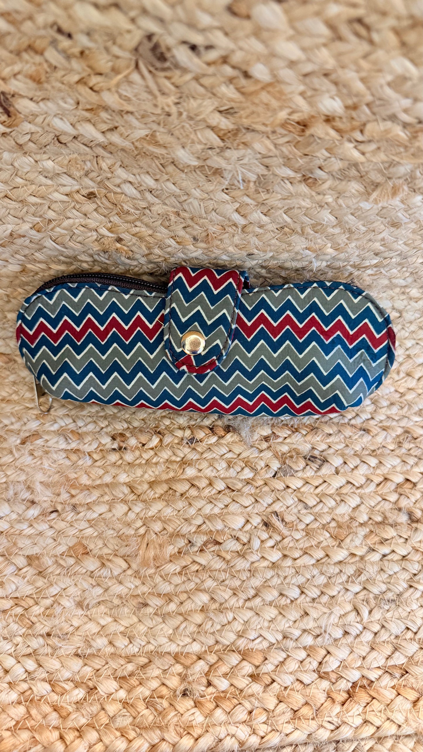 Abstract wave goggle case