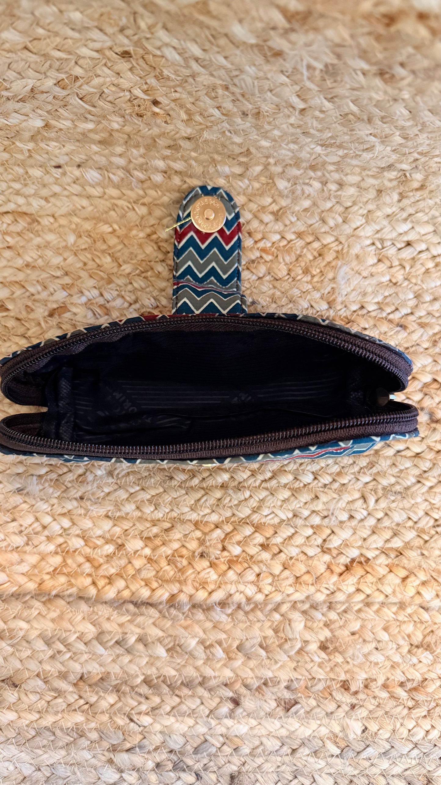 Abstract wave goggle case