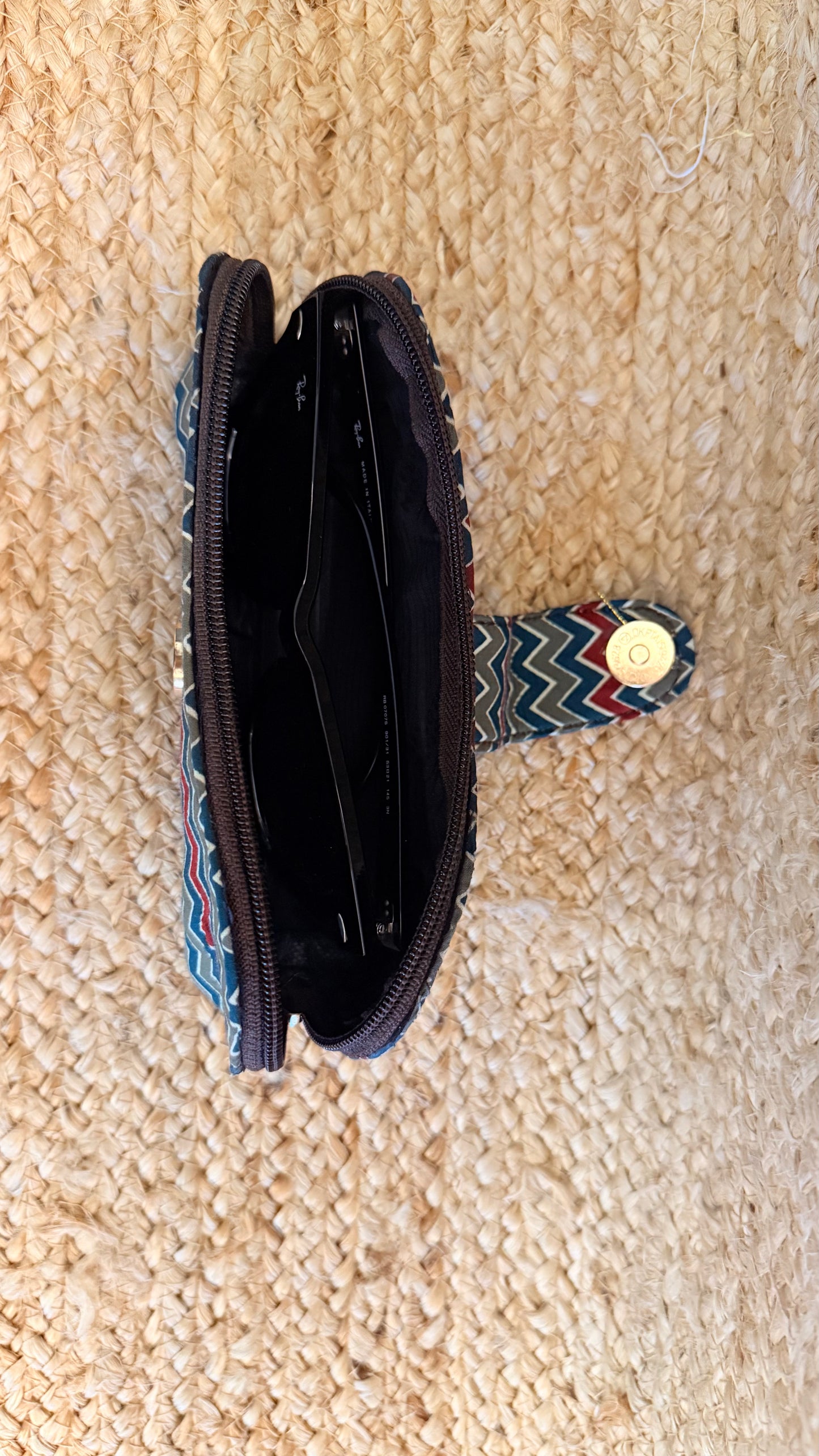 Abstract wave goggle case