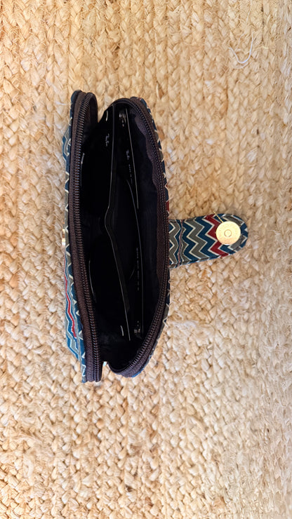 Abstract wave goggle case