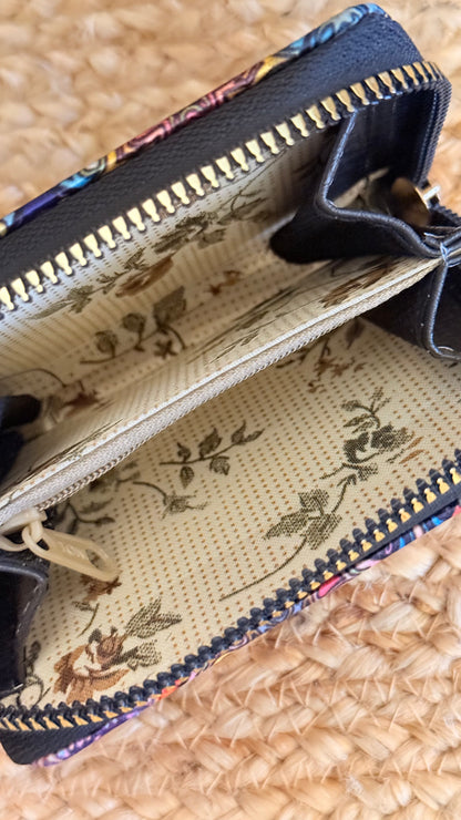 Abstract Compact wallet