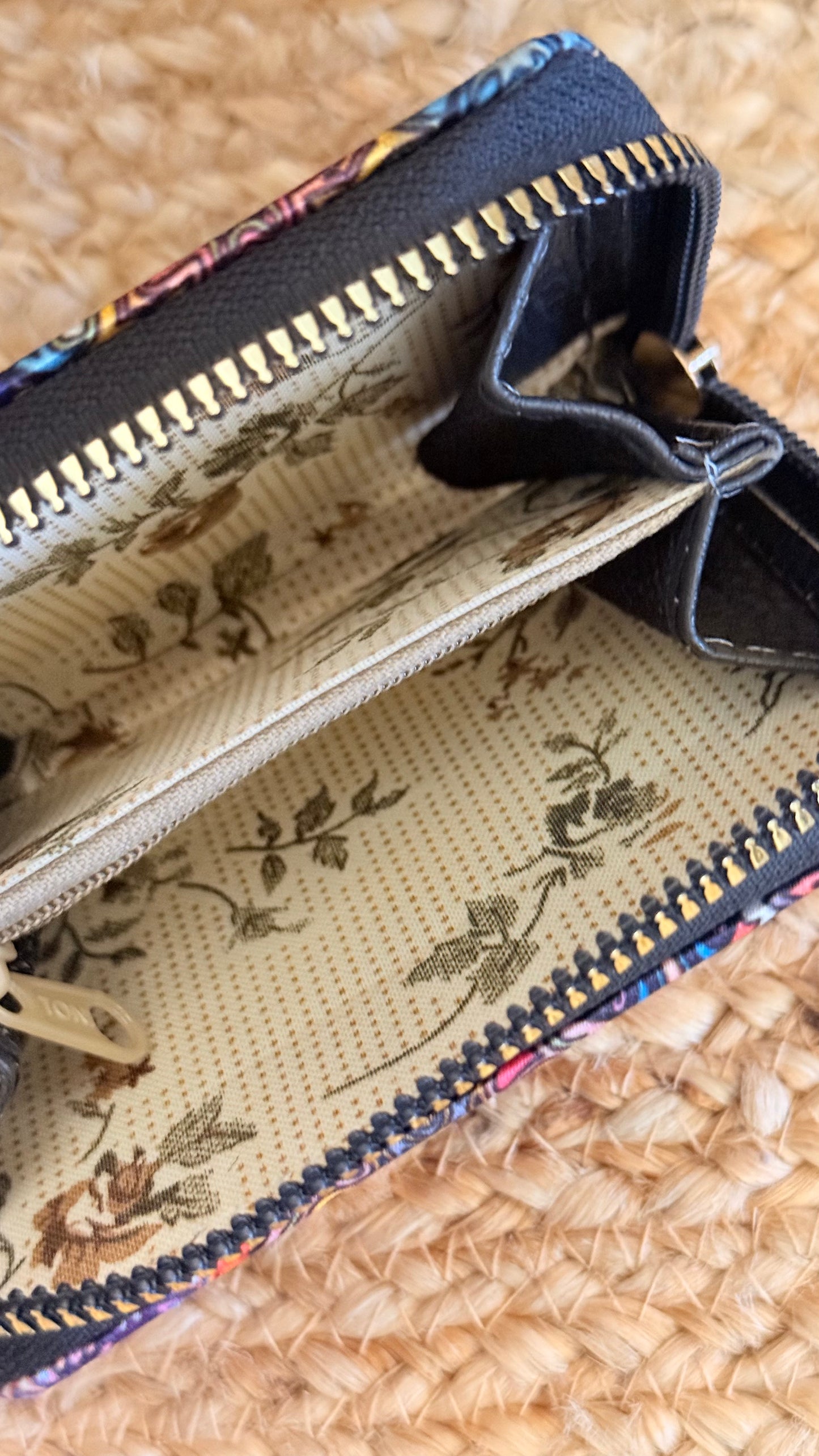 Abstract Compact wallet