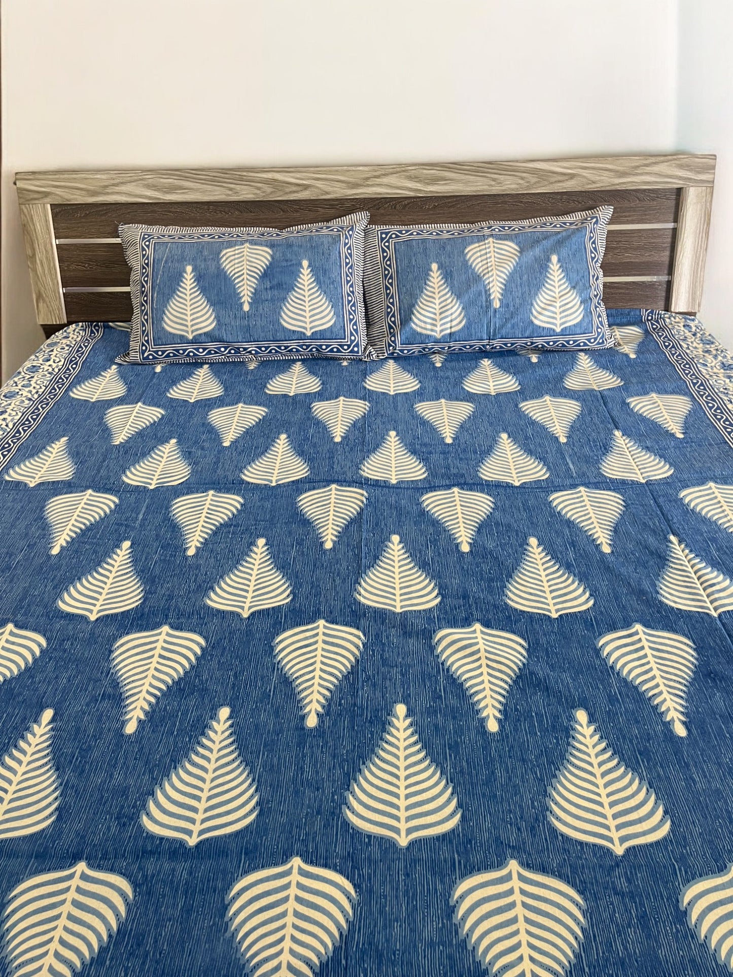 Blue Palm Leaf Double Bedsheet with 2 Pillow Cover