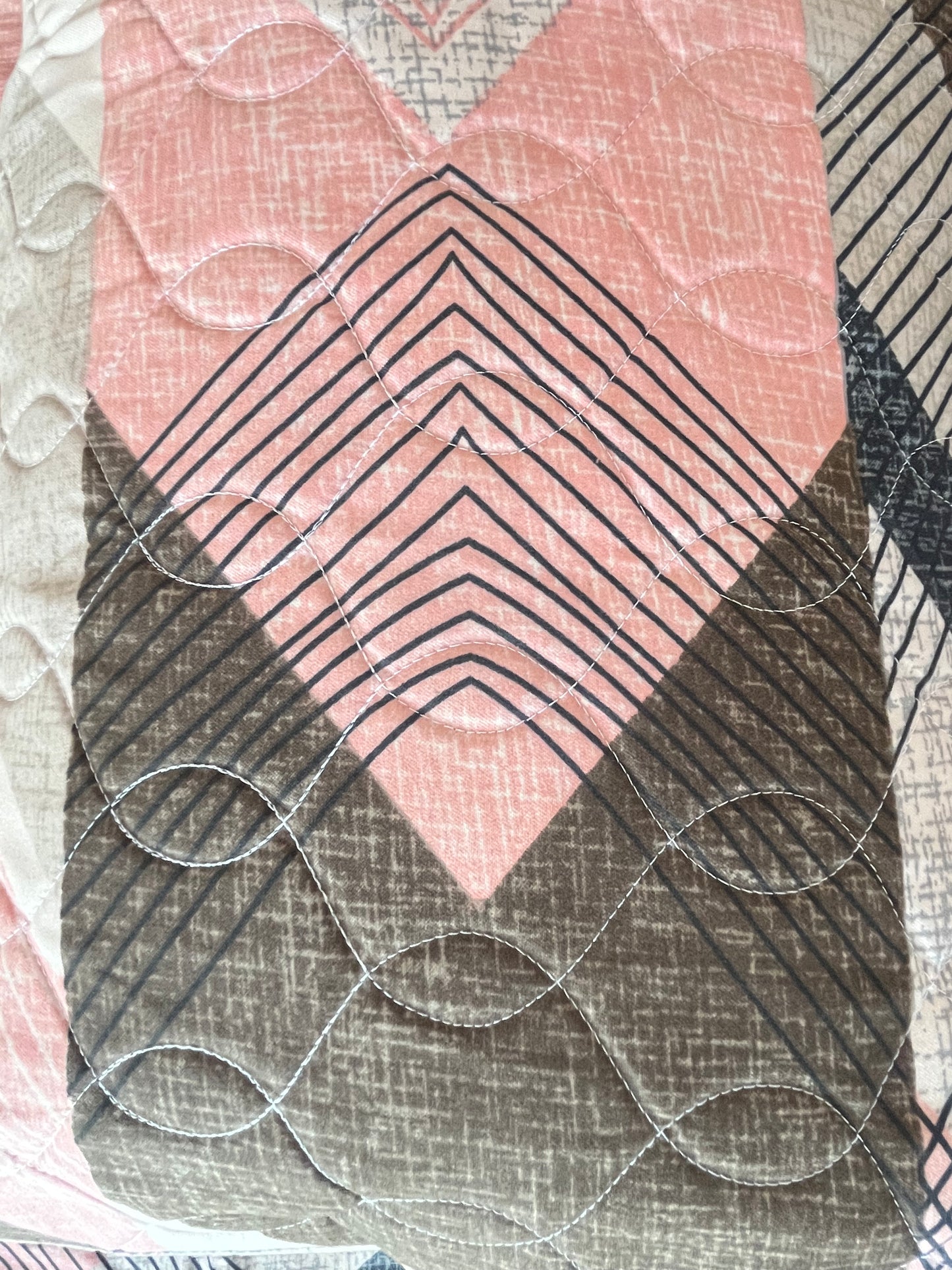 Zig Zag Print Double Bedsheet with 2 Quilted Pillows Covers