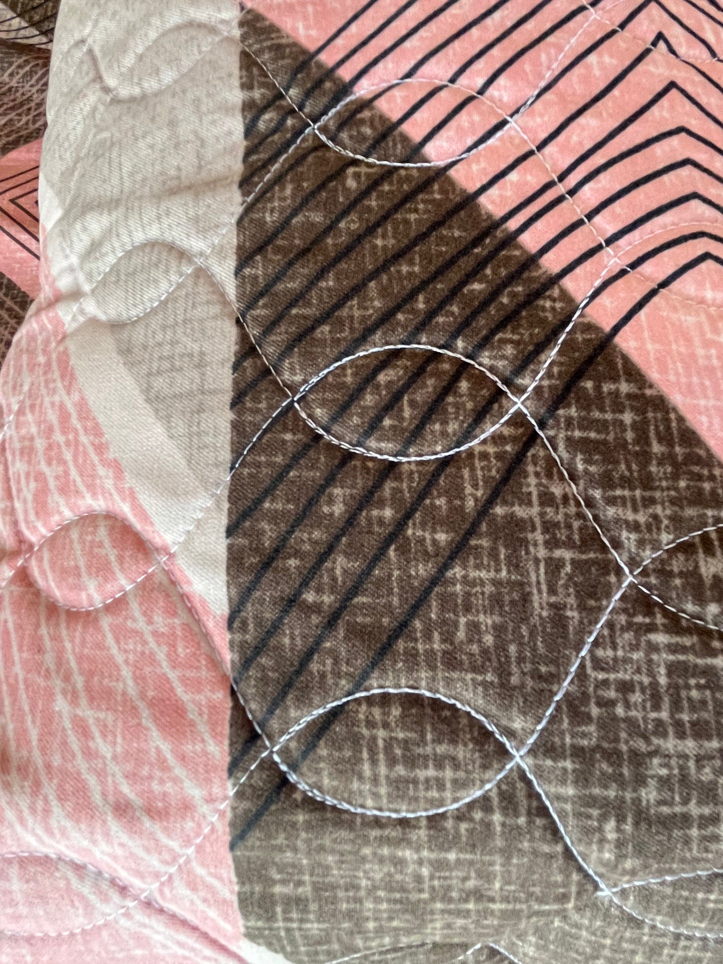 Zig Zag Print Double Bedsheet with 2 Quilted Pillows Covers