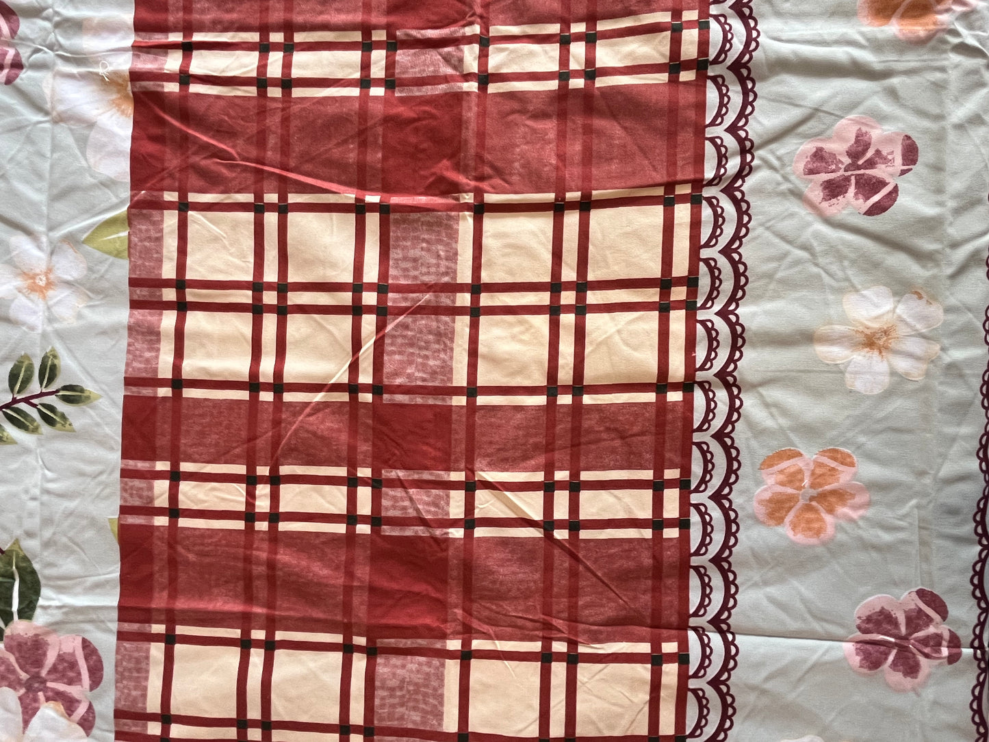 Floral and Check Double Bedsheet with 2 Pillow Cover